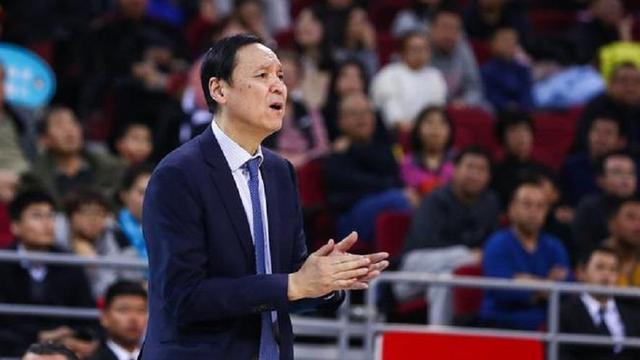 传奇教练受伤报销，队伍陷危局